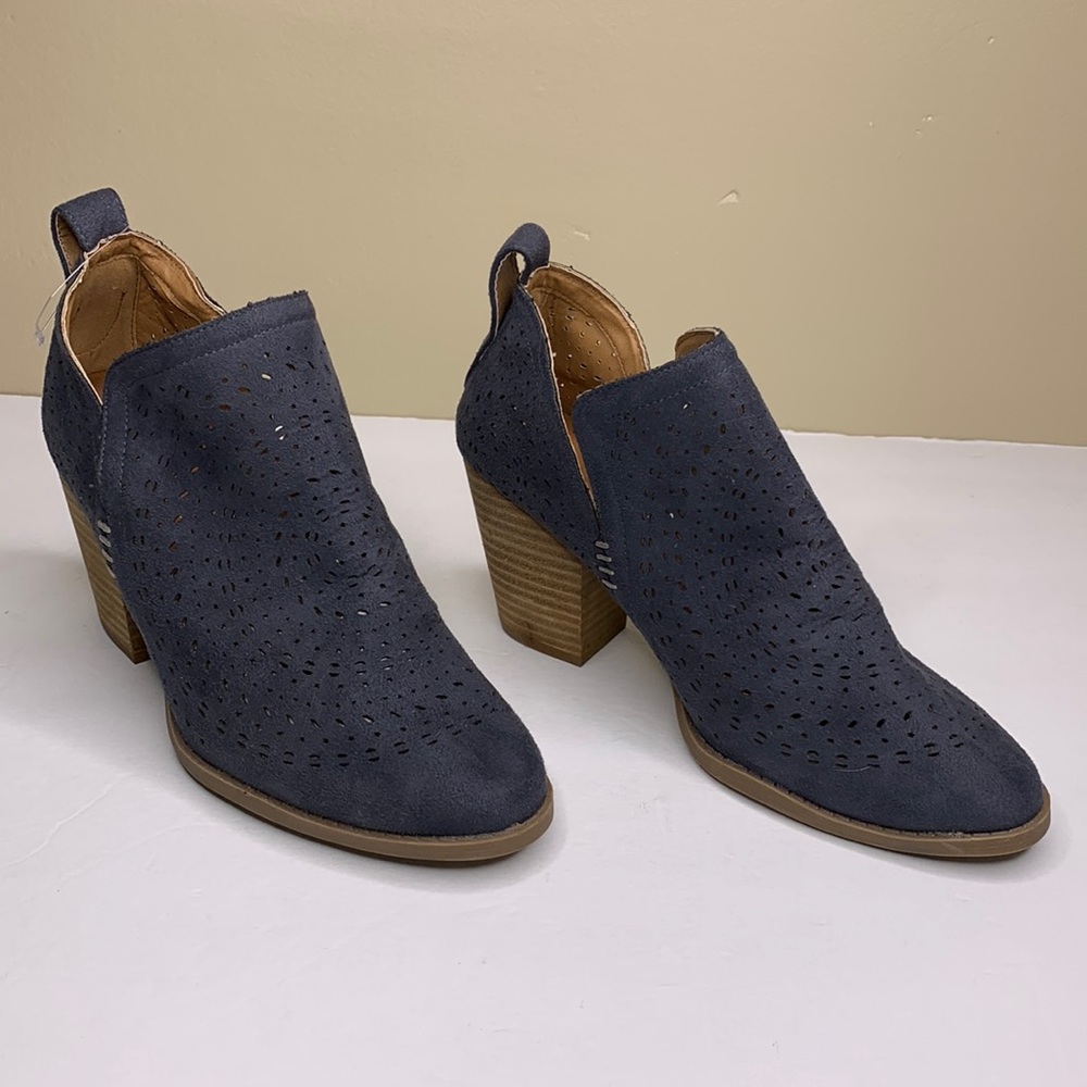 MASSINI Bootie Blue Perforated Faux Suede “DIAMOND” Block Heel Almond Toe 8.5M